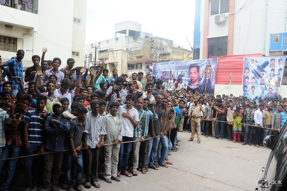 Prabhas-Watches-Baahubali-at-Sudharshan-Theatre